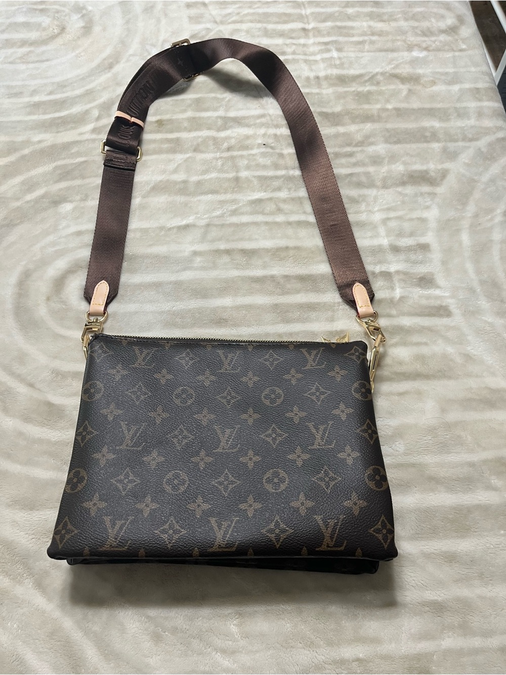 Louis Vuitton Brown Monogram Canvas Messenger with Adjustable Strap - Picture 3 of 13